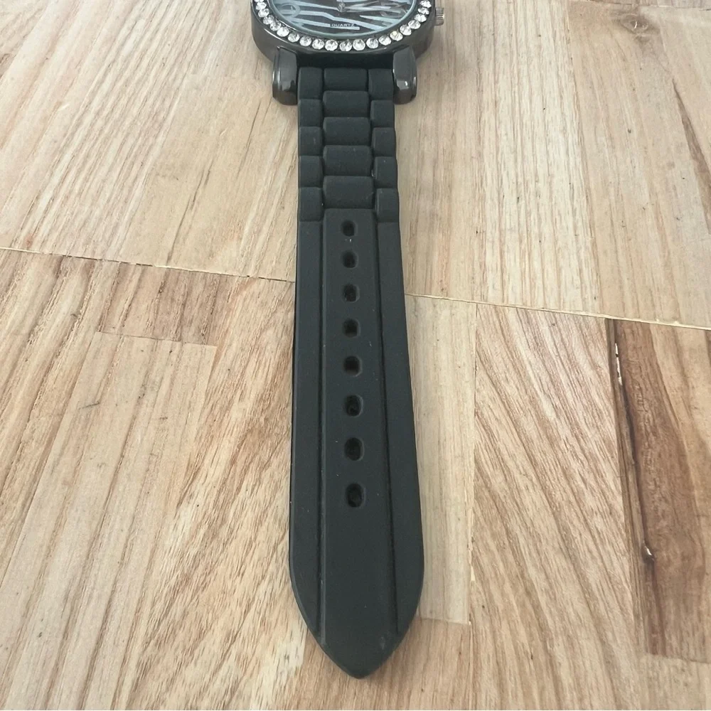American exchange black white zebra stripe fashion watch NEW BATTERY